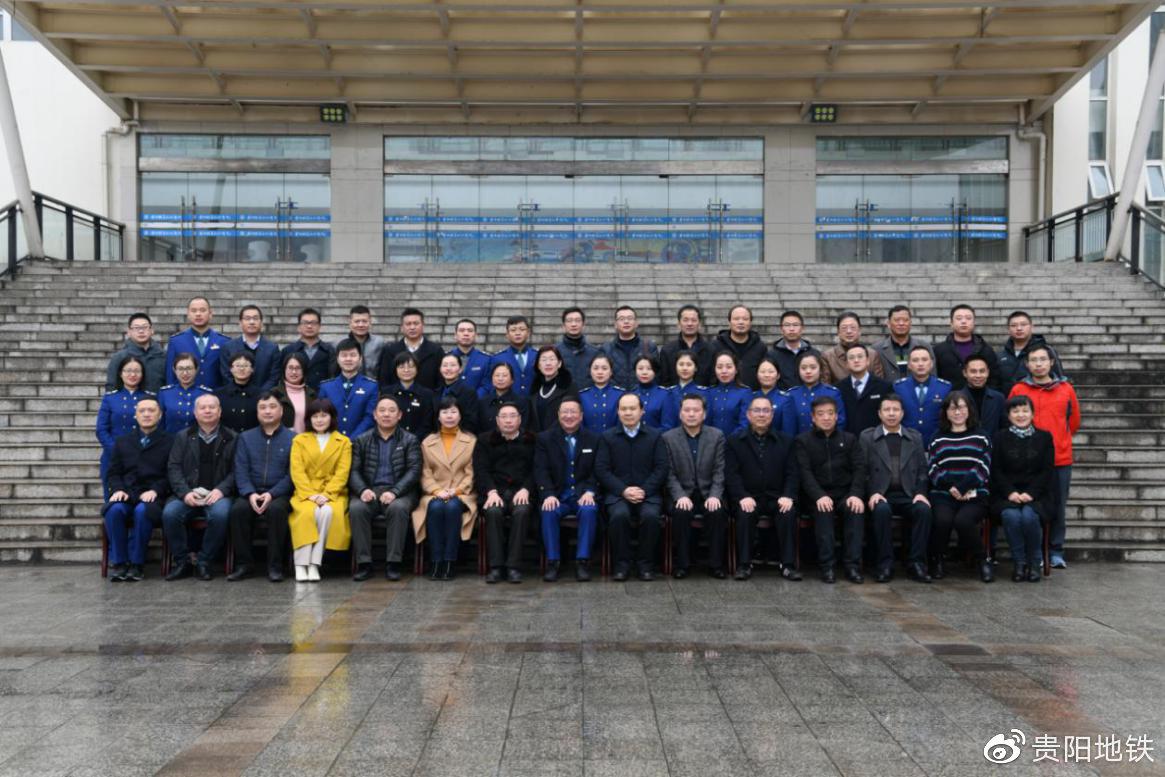 运营分公司校企合作交流座谈会合影