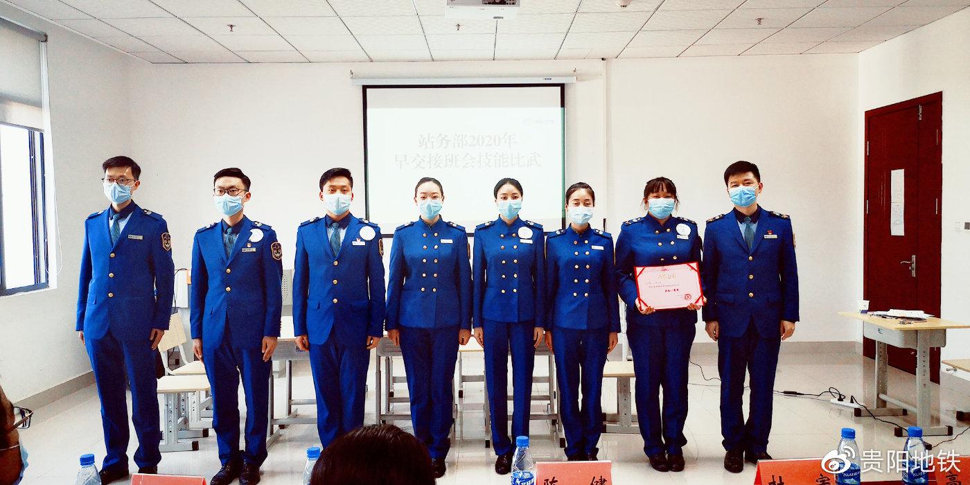 站务部负责人与团队一等奖人员合影