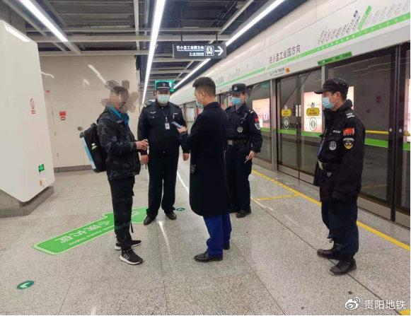 轨道公安人员调查现场