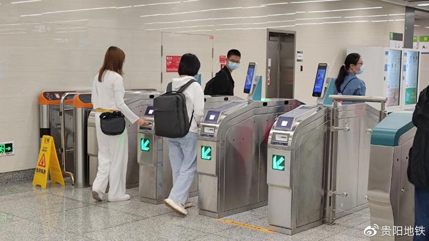 国际生态会议中心站新增闸机设备投入使用