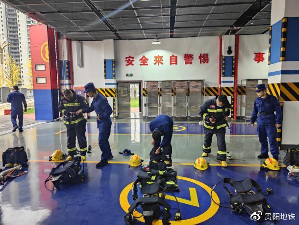 消防战斗服穿着训练