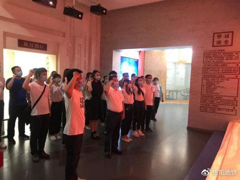 党员干部重温入党誓词
