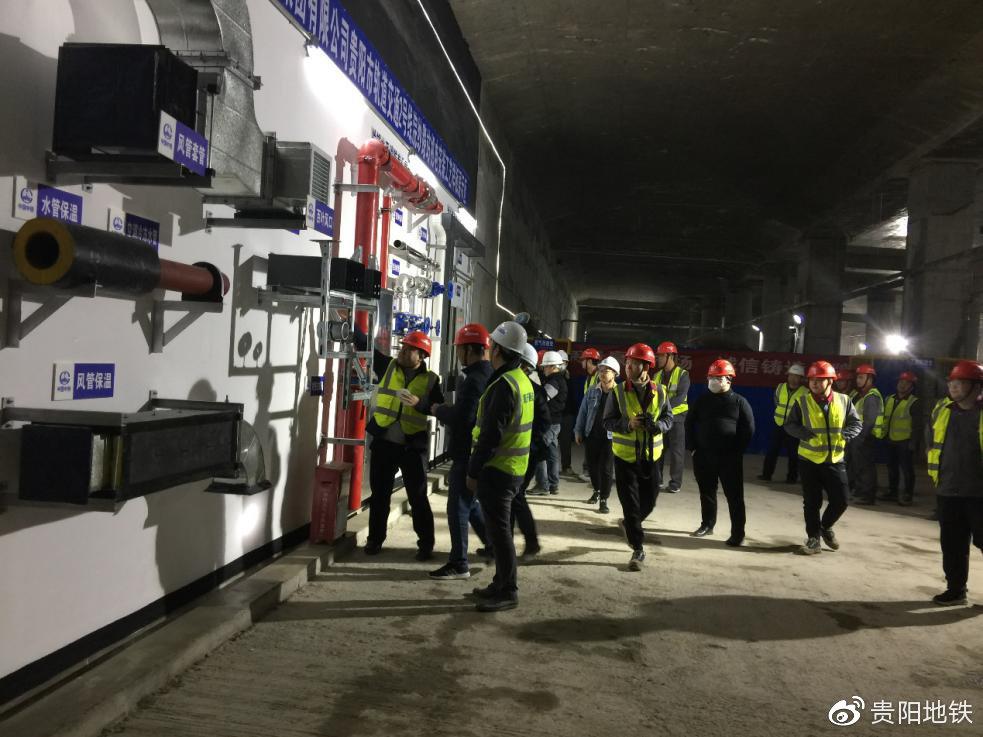 验收组对首件样板工程进行验收