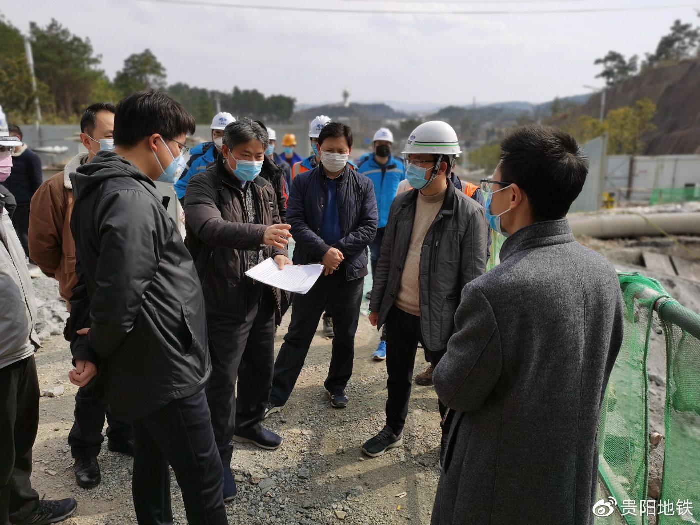 项目公司负责人在贵阳轨道2号线小碧站检查复工工作