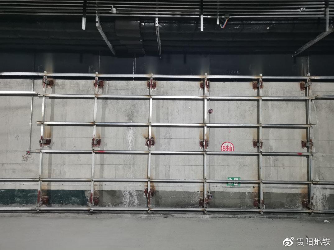 龙洞堡站离壁墙轻钢龙骨安装
