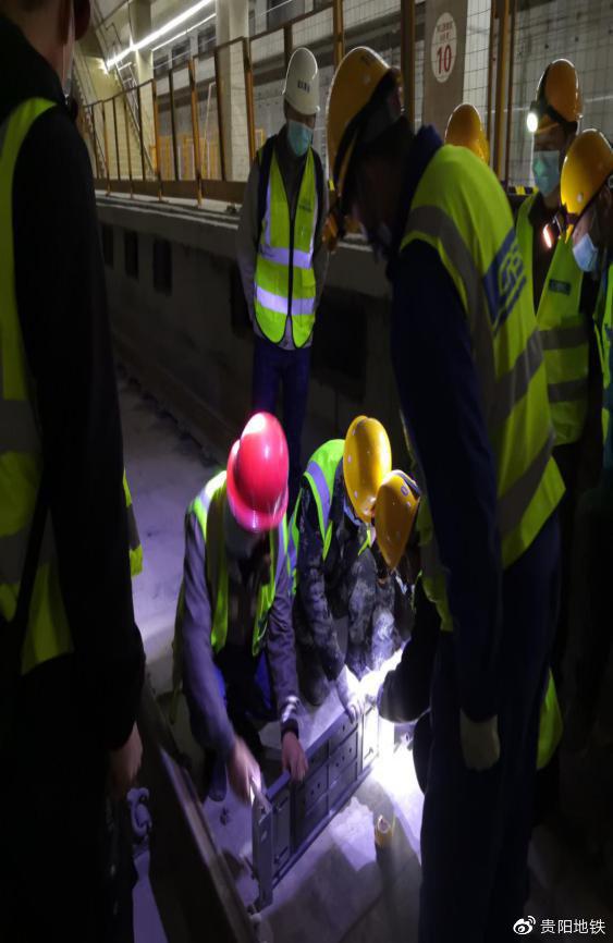 观山西路站台区间应答器支架安装