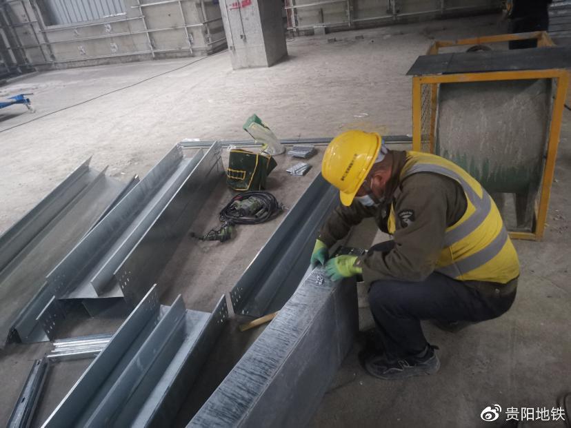 白云行政中心站桥架加工