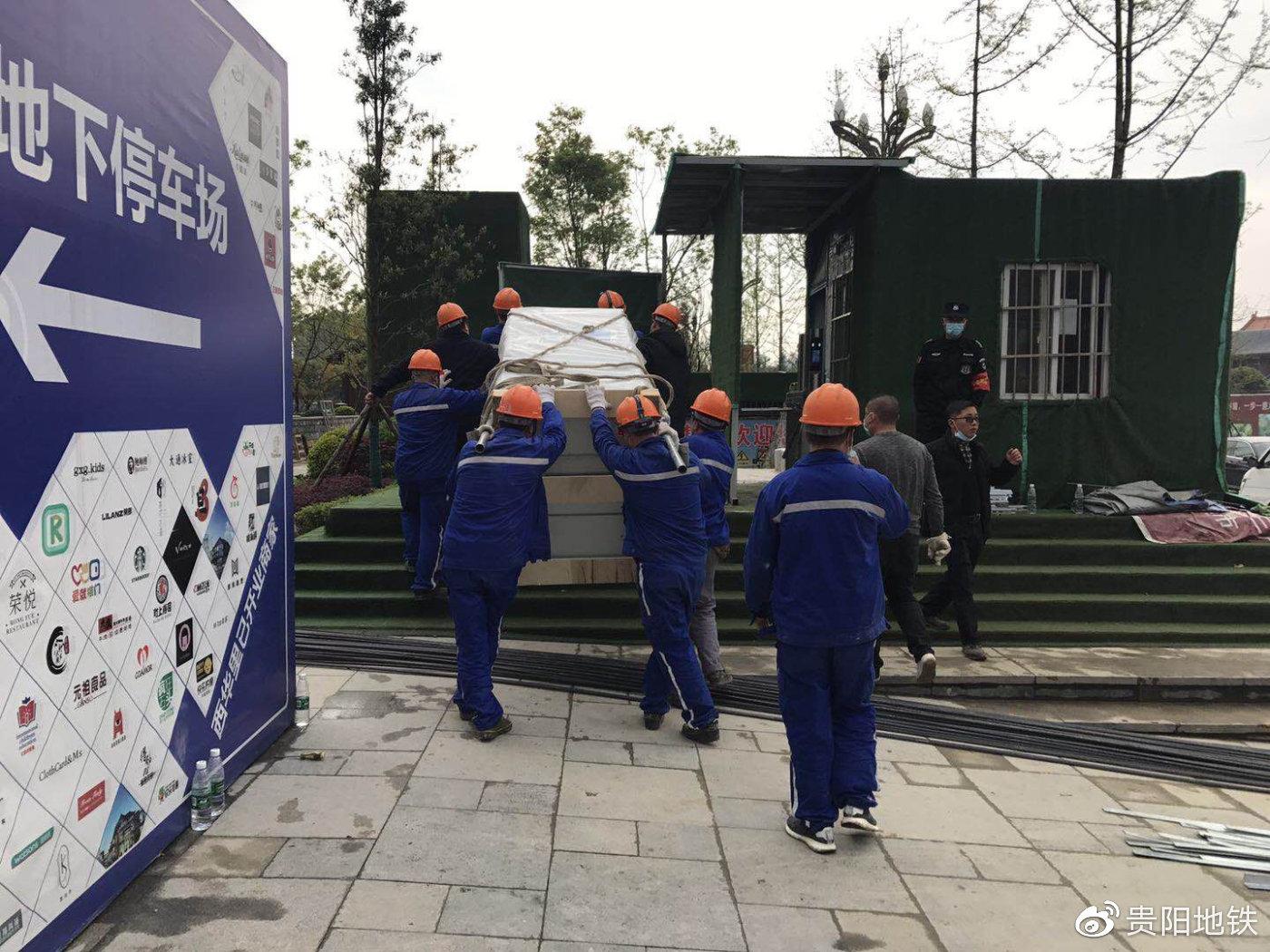 南湖路站搬运机柜进站安装