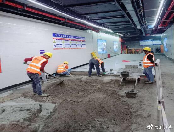2号线白云行政中心站出入口通道地面石材铺贴