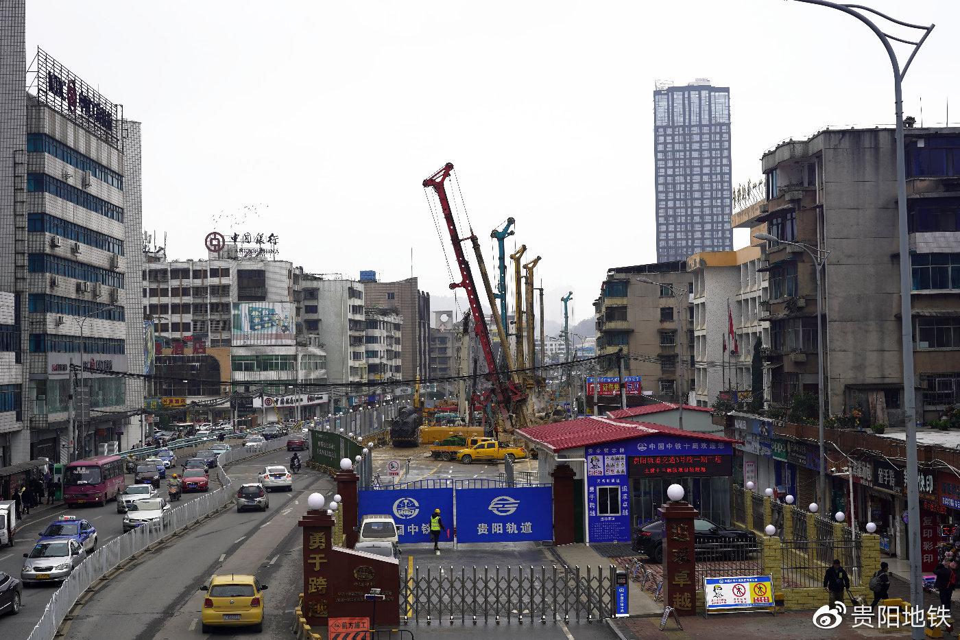 多台旋挖钻大干场景